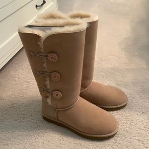New UGG boots. Size 9